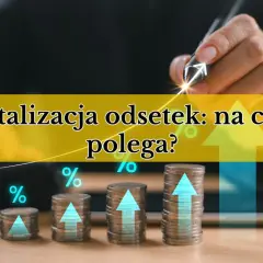 Rosnące stosy monet symbolizują procenty od kapitału. Dłoń z długopisem wskazuje na wykres wzrostu.