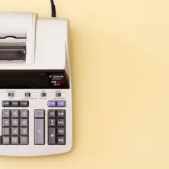 Kalkulator Canon z drukarką, idealny do planowania budżetu polskiego.