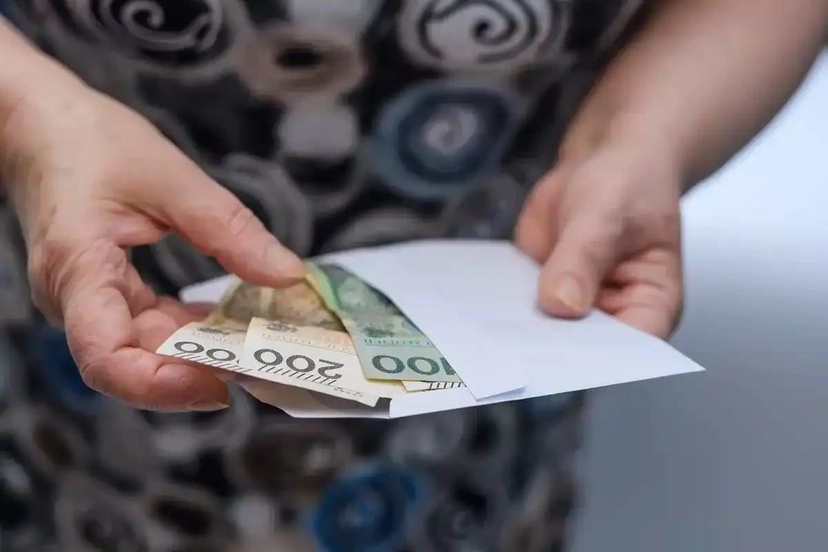 Emerytura brutto i netto - ile trafi na konto?